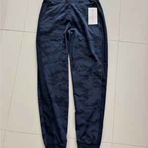 ATHLETA Brooklyn Textured Jogger in Blue Camo